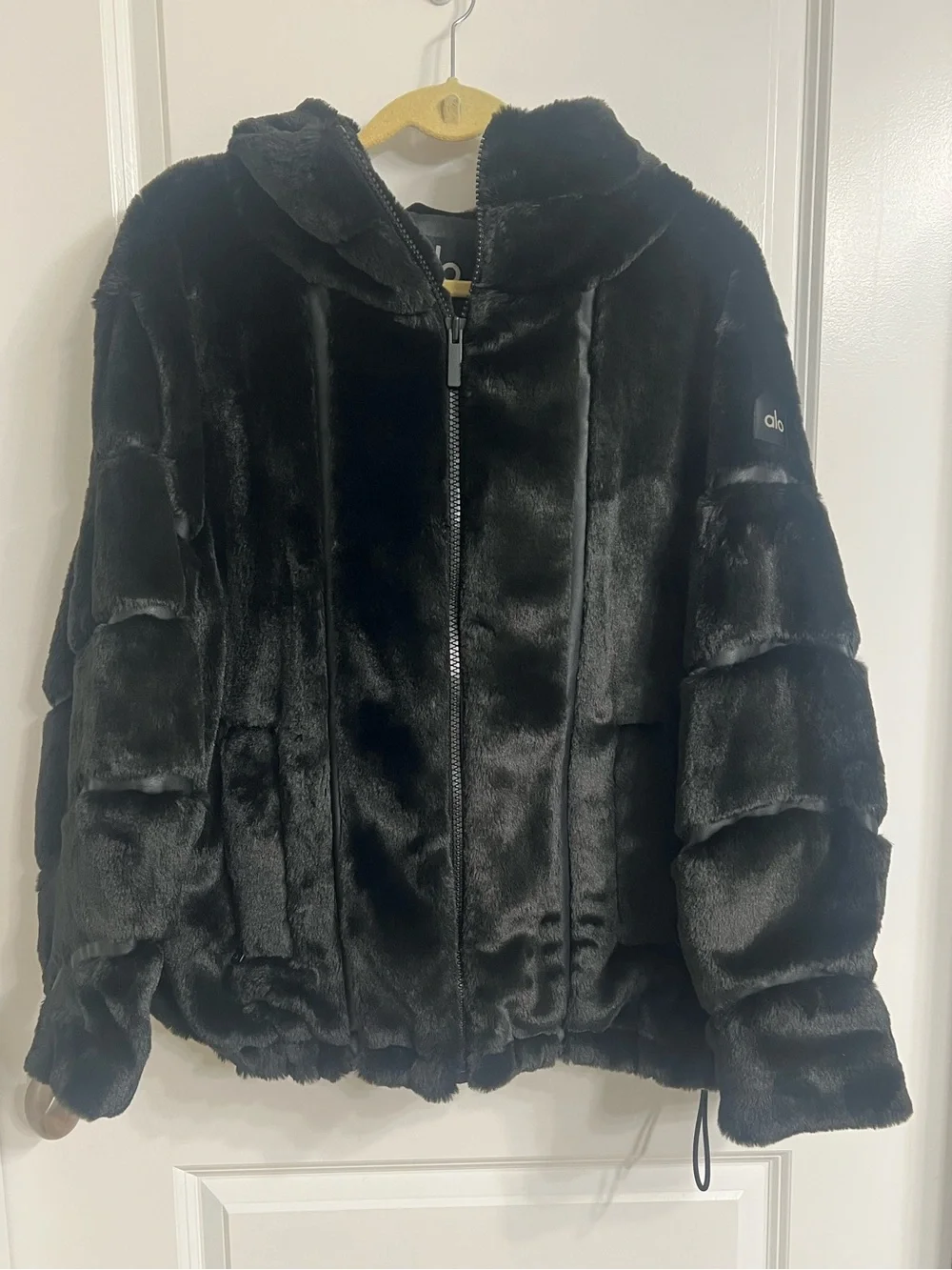 NEW ALO Yoga Black Faux-Fur Hooded Puffer Jacket Size XS